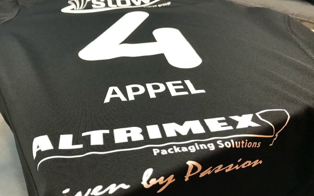 Zwart shirt met het Altrimex-logo en de tekst Driven by Passion